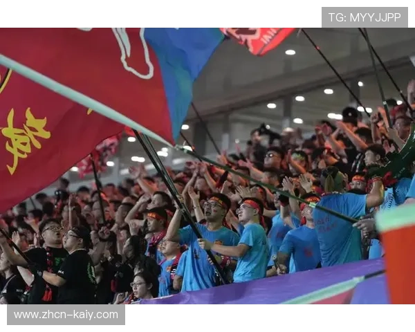 呼和浩特赛场氛围热烈，球迷热情支持俱乐部杯赛事