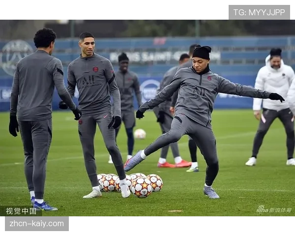 特写：姆巴佩训练中加练反越位冲刺，巴黎圣日耳曼备战聚焦纵深空间利用